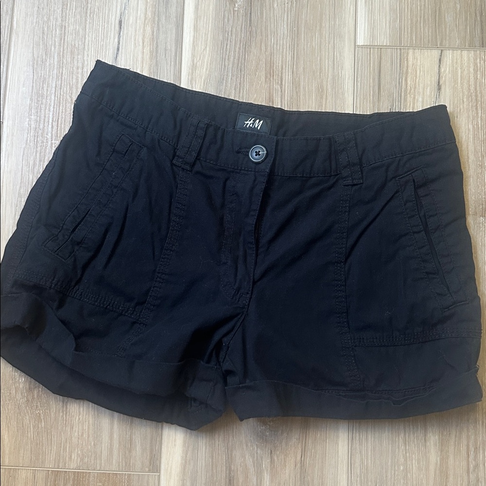 H&M Black Shorts, Women Size 6(fits snug)
